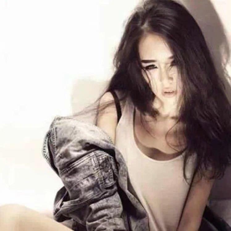 在澄江做中通快递的云达车行老板娘