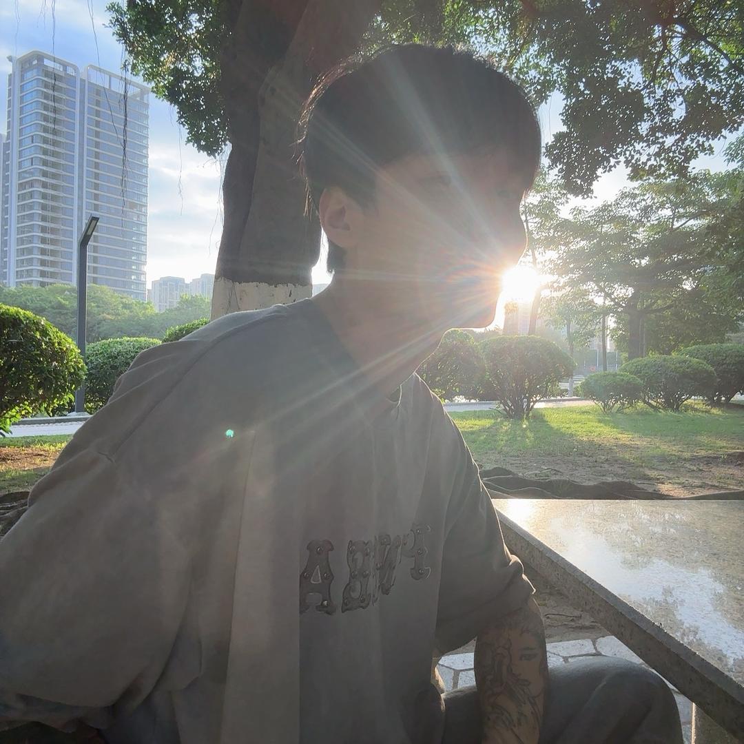 凌晨六点半…