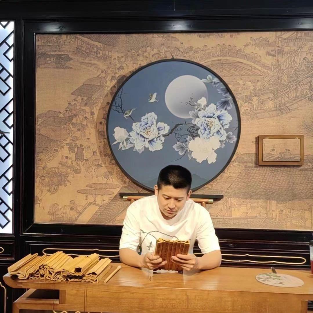 帅老板很努力