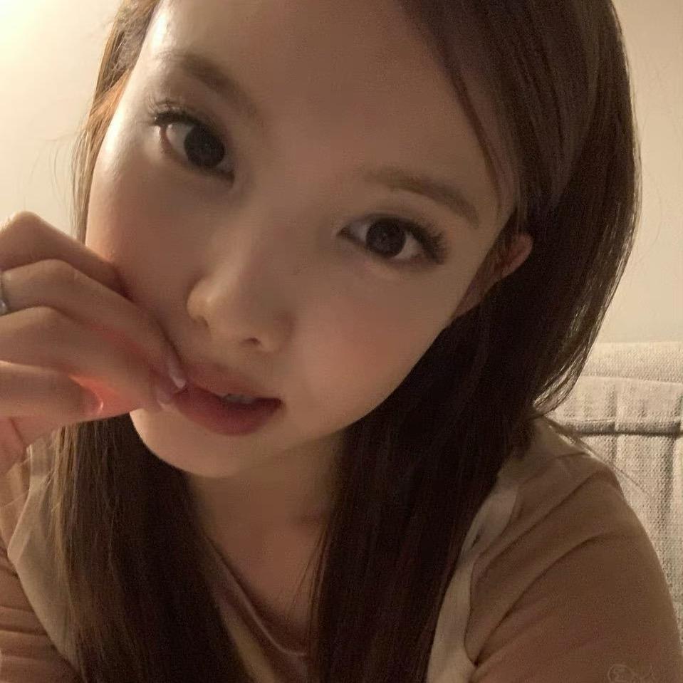 艾多琳女装丹丹