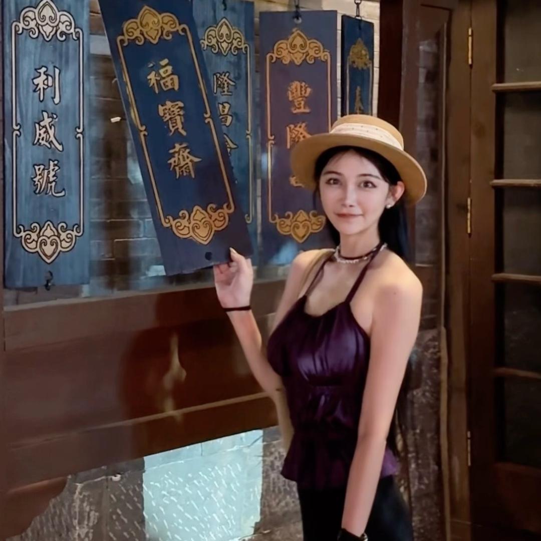 莯