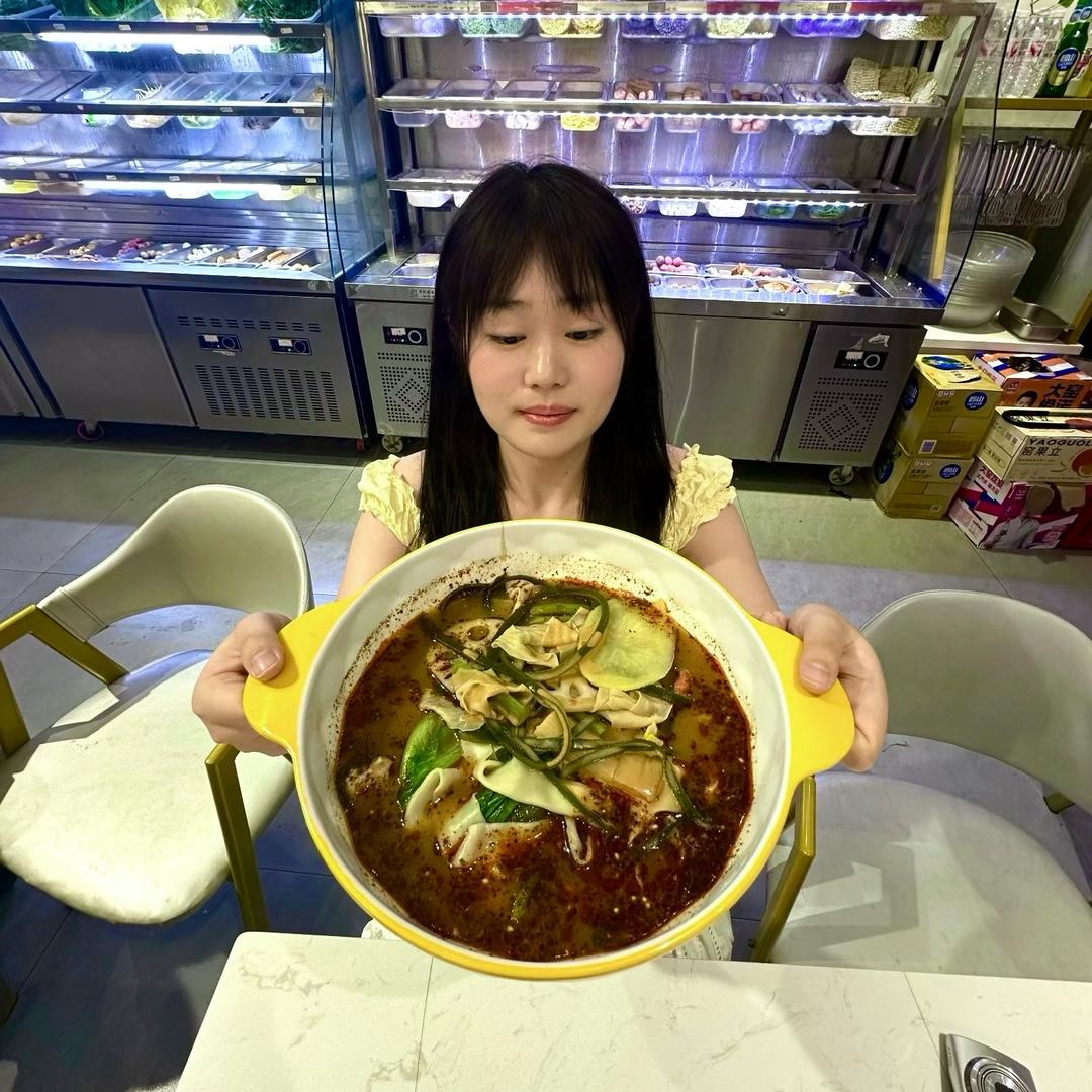 小兔子抱紧胡萝卜