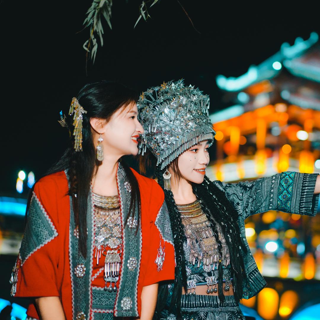 荣姐妹