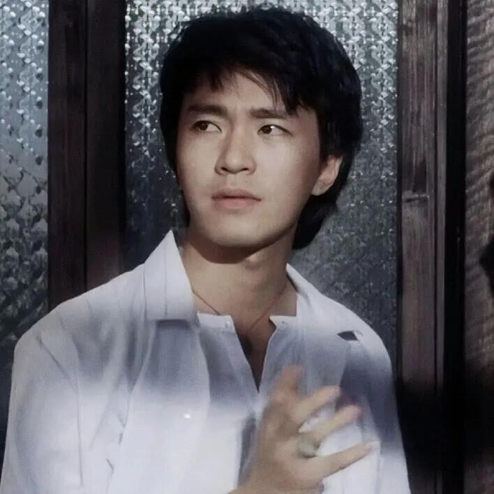 伤心小男孩