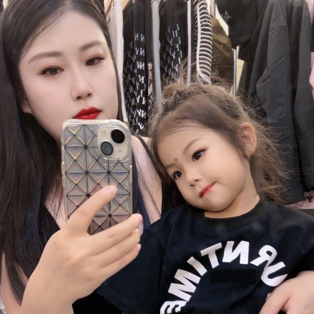 我是一个卖服装的（单亲妈妈）