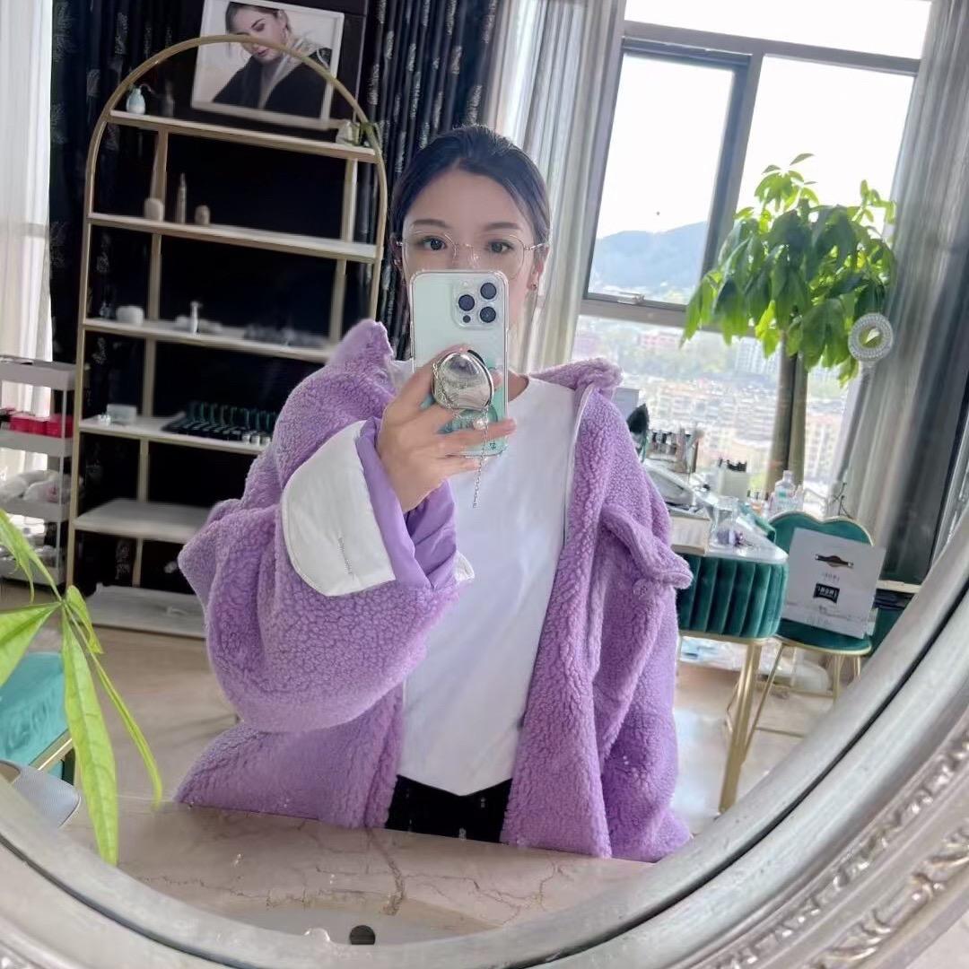 母鸡中的小弱鸡