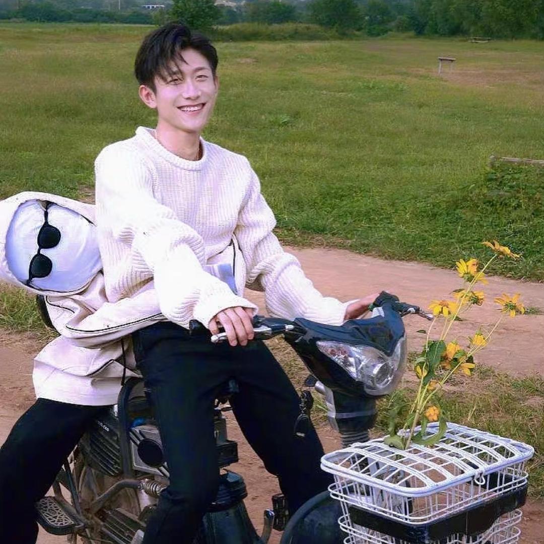 万的否小乔