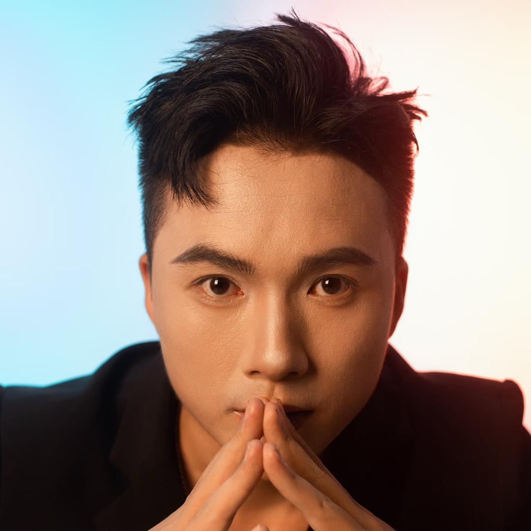 超会看脸的老丁