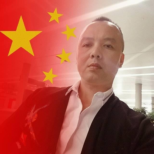 左三（广州世通服饰）