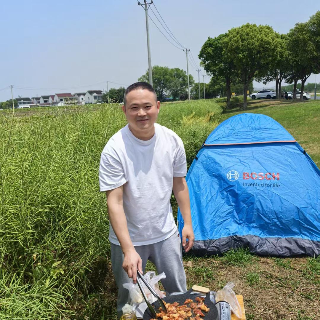威