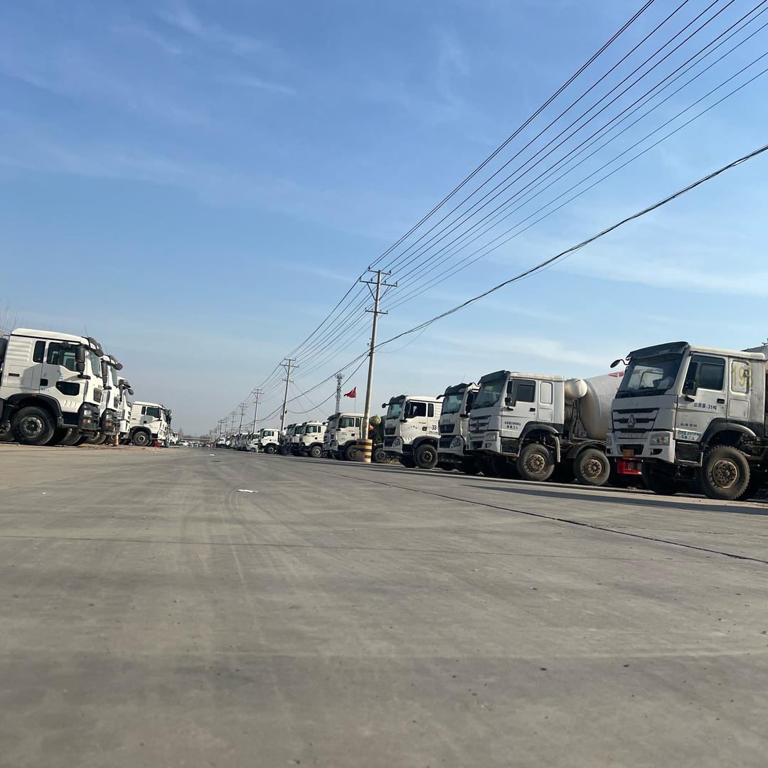 祺鑫汽贸二手搅拌罐～李洋