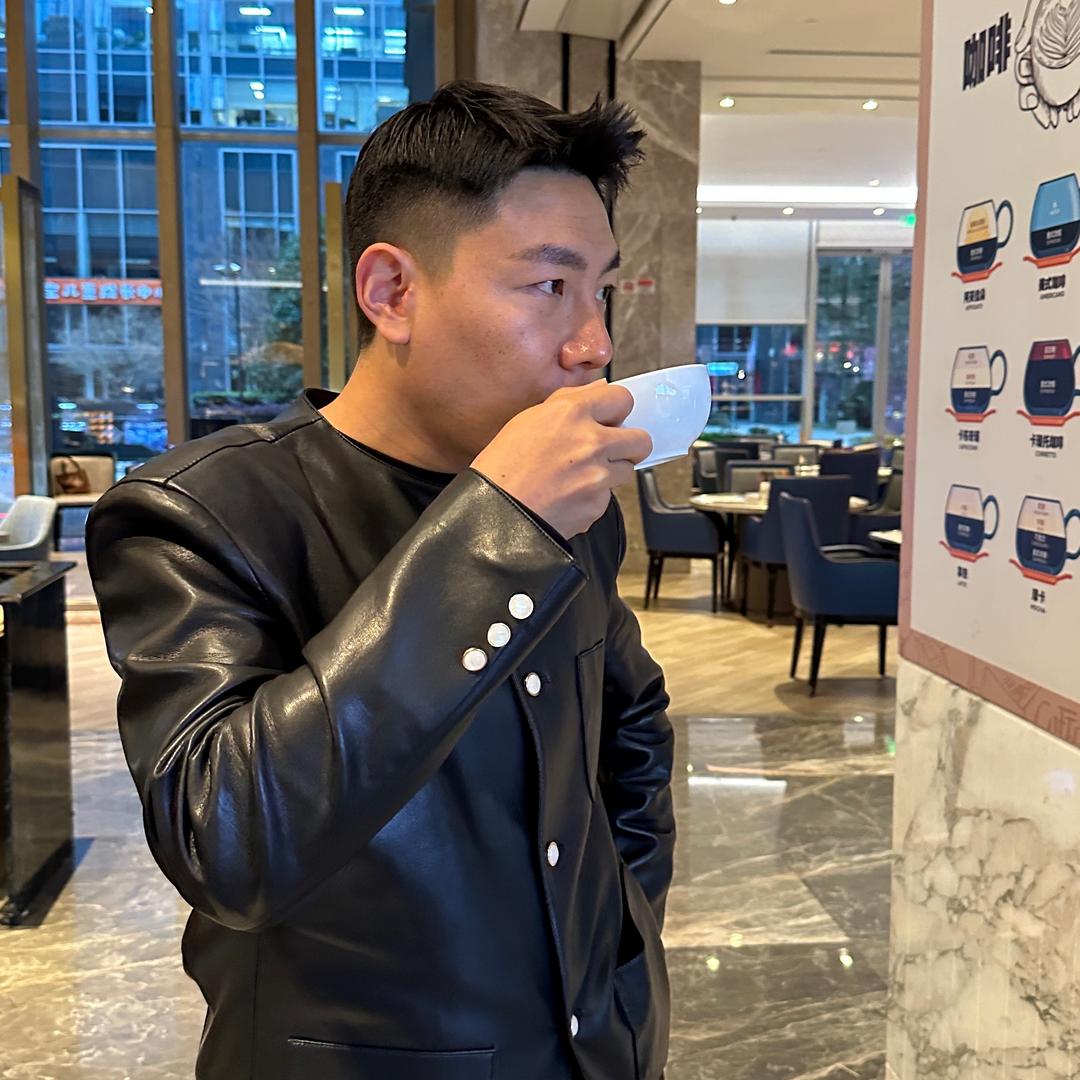 恋爱脑的奕哥