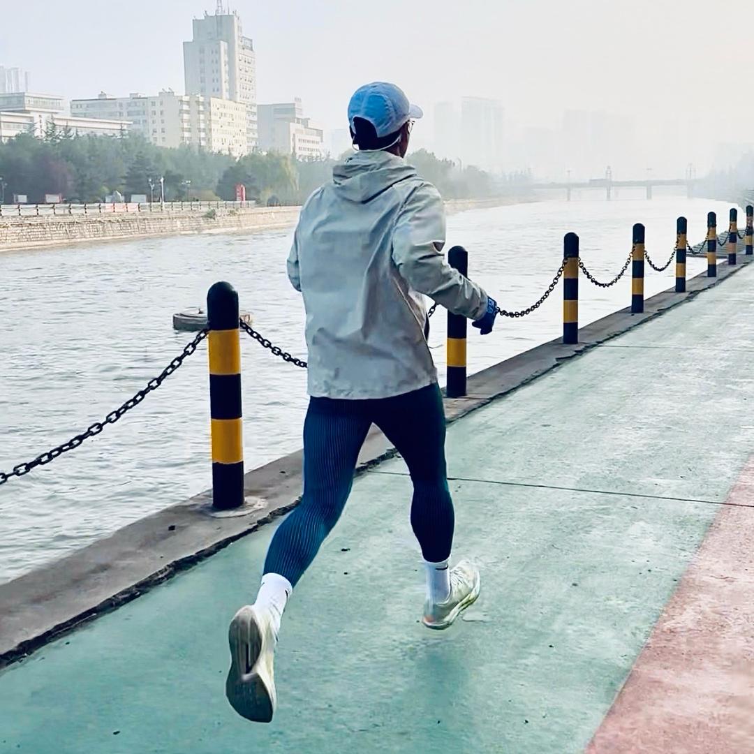 亮亮老撕🏃🏻‍♂️‍➡️