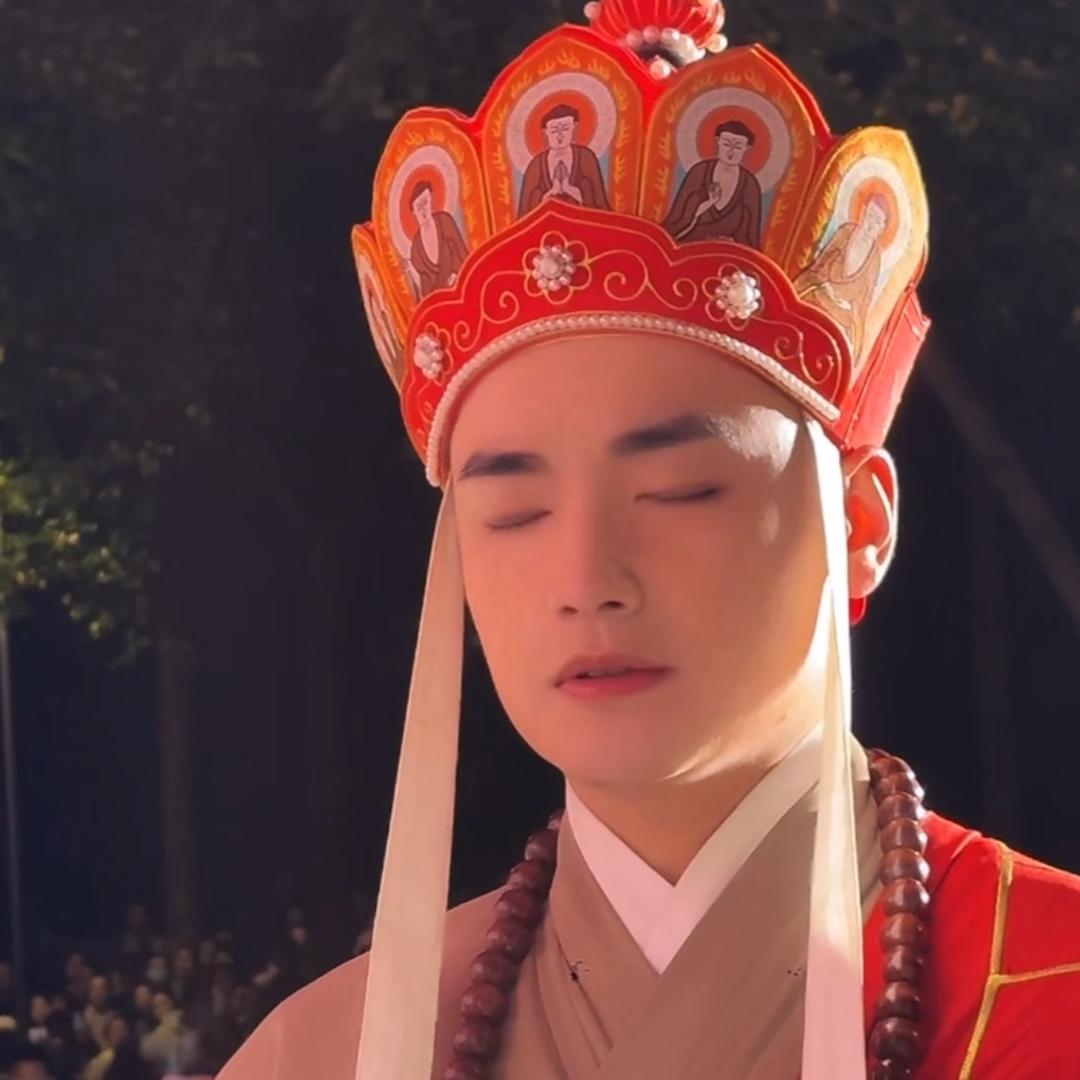 闫东东的眯眯眼¹⁸¹⁸