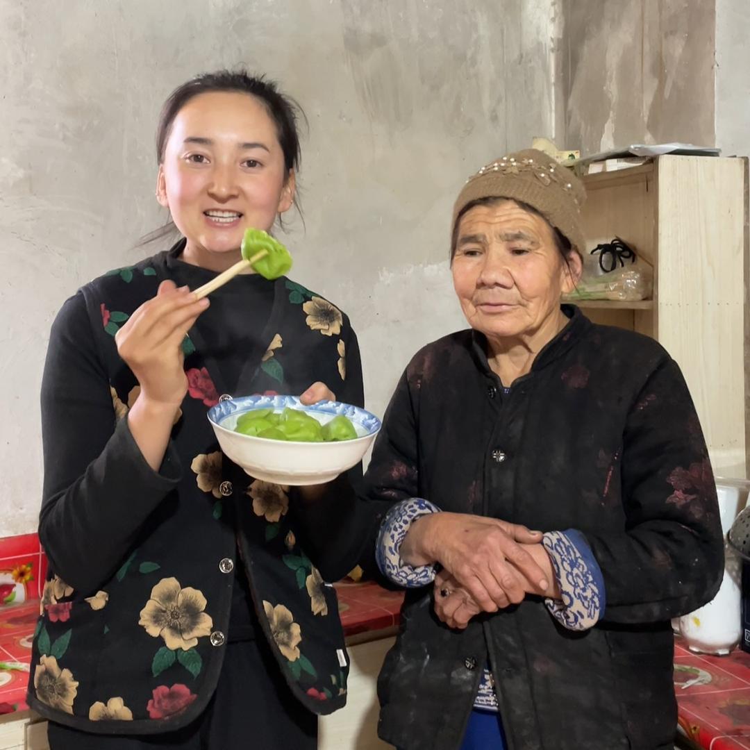 gulmira和奶奶乡村美食
