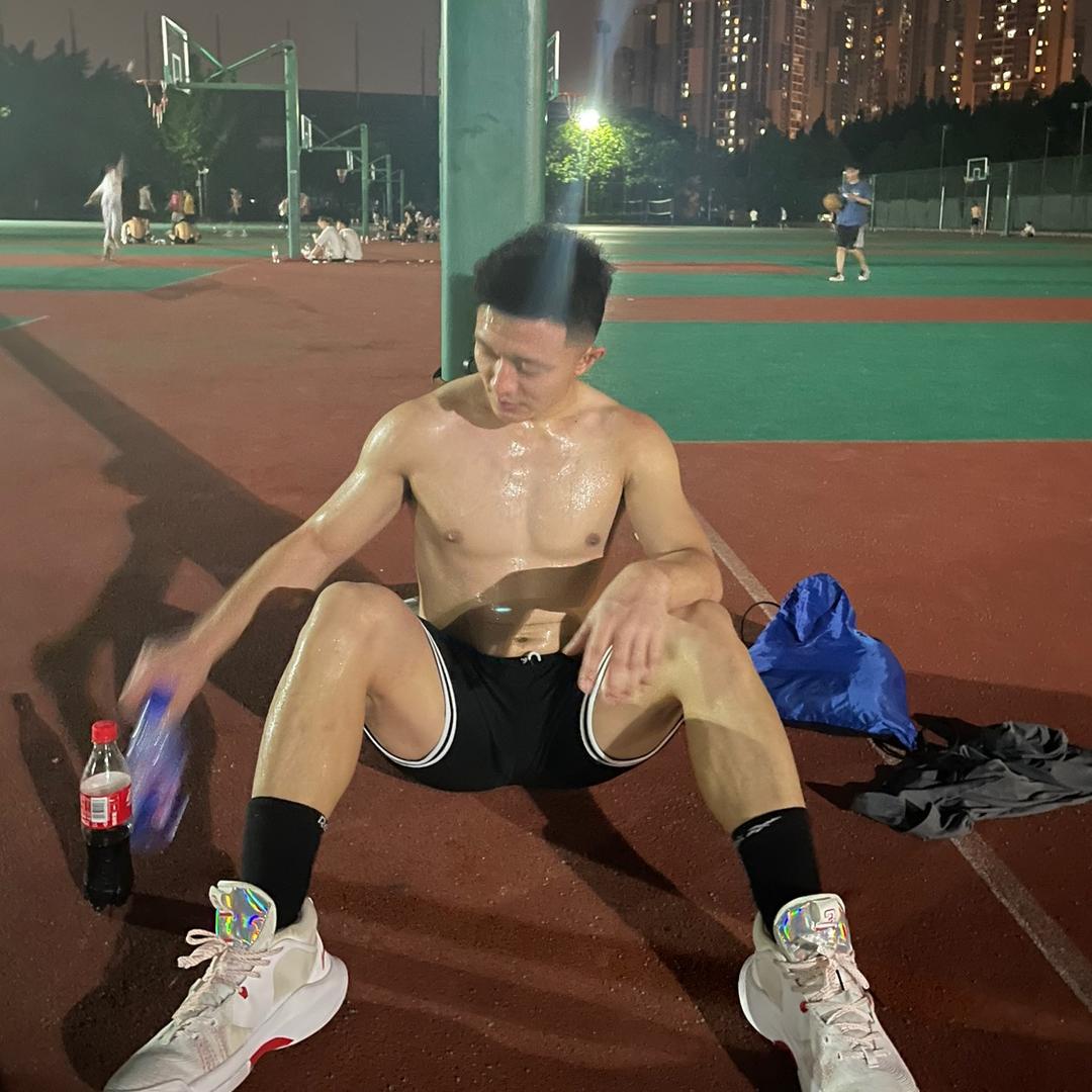 体能训练师张弛