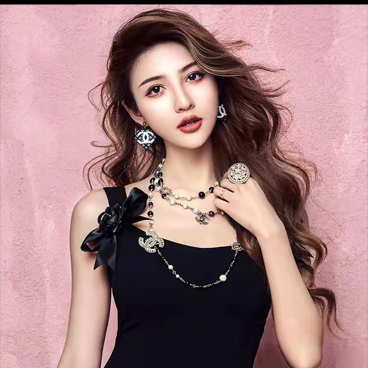 丫头baby（美装直播分享）