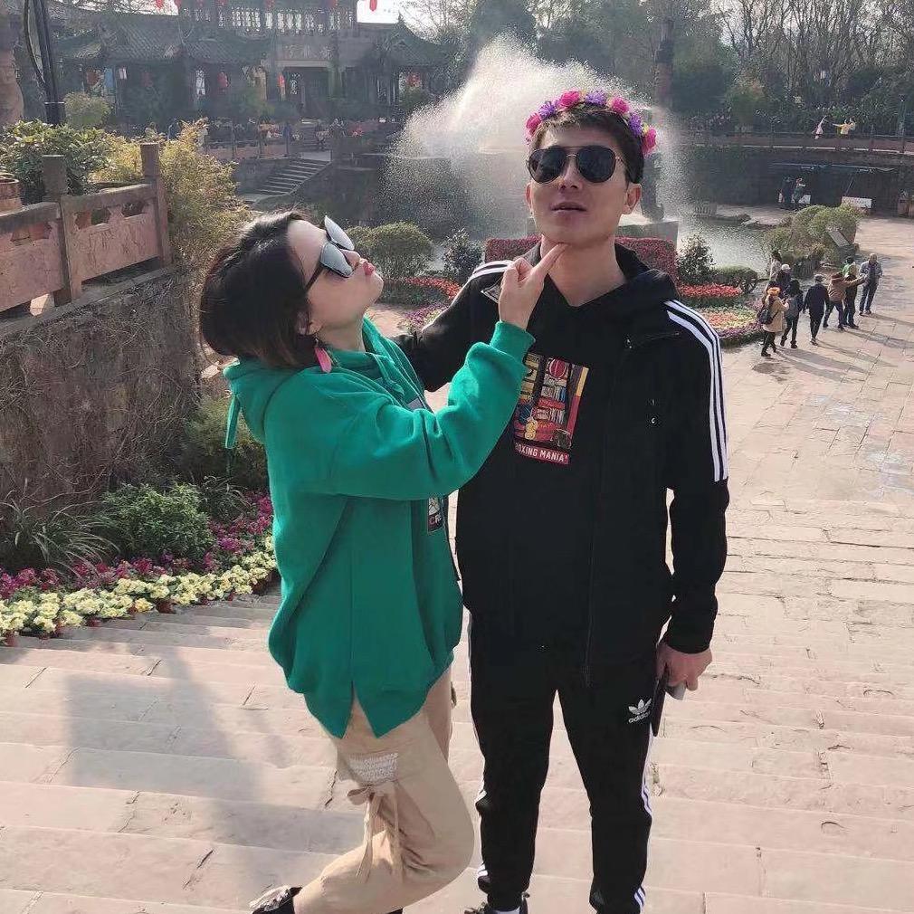 刚哥和小玲子