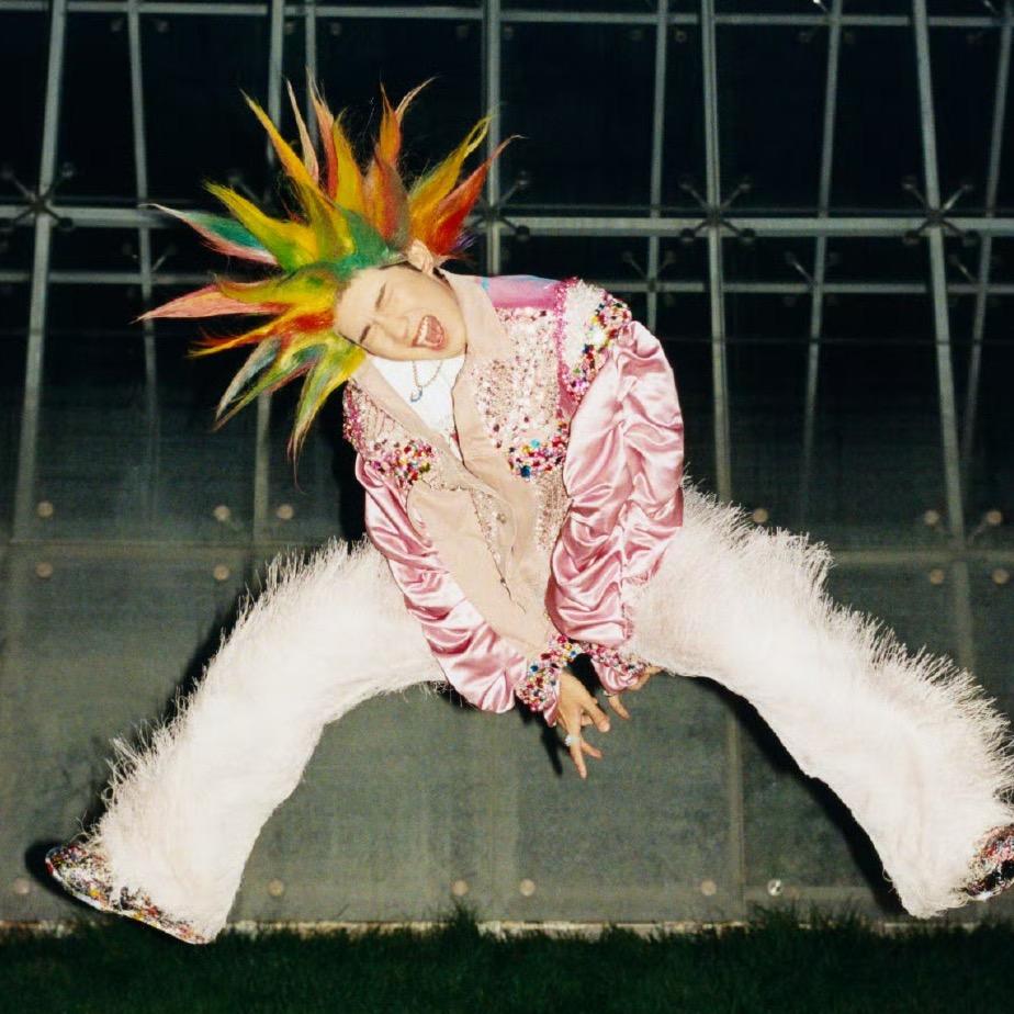 一悲美事o