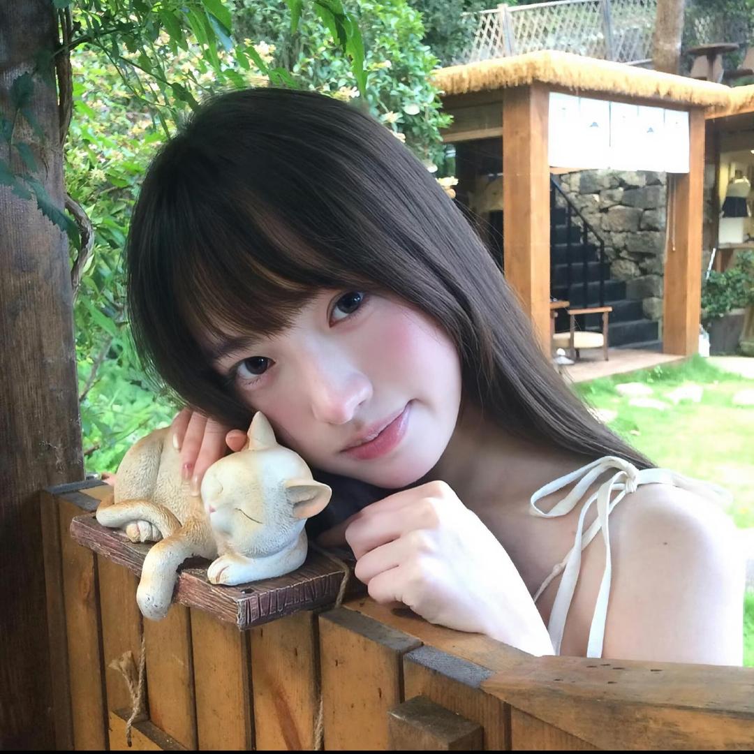 芽芽.