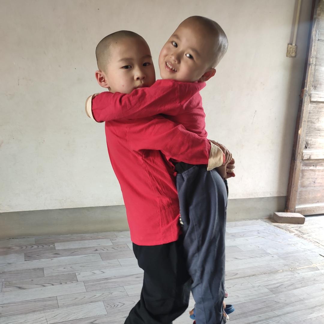 哥俩好👬