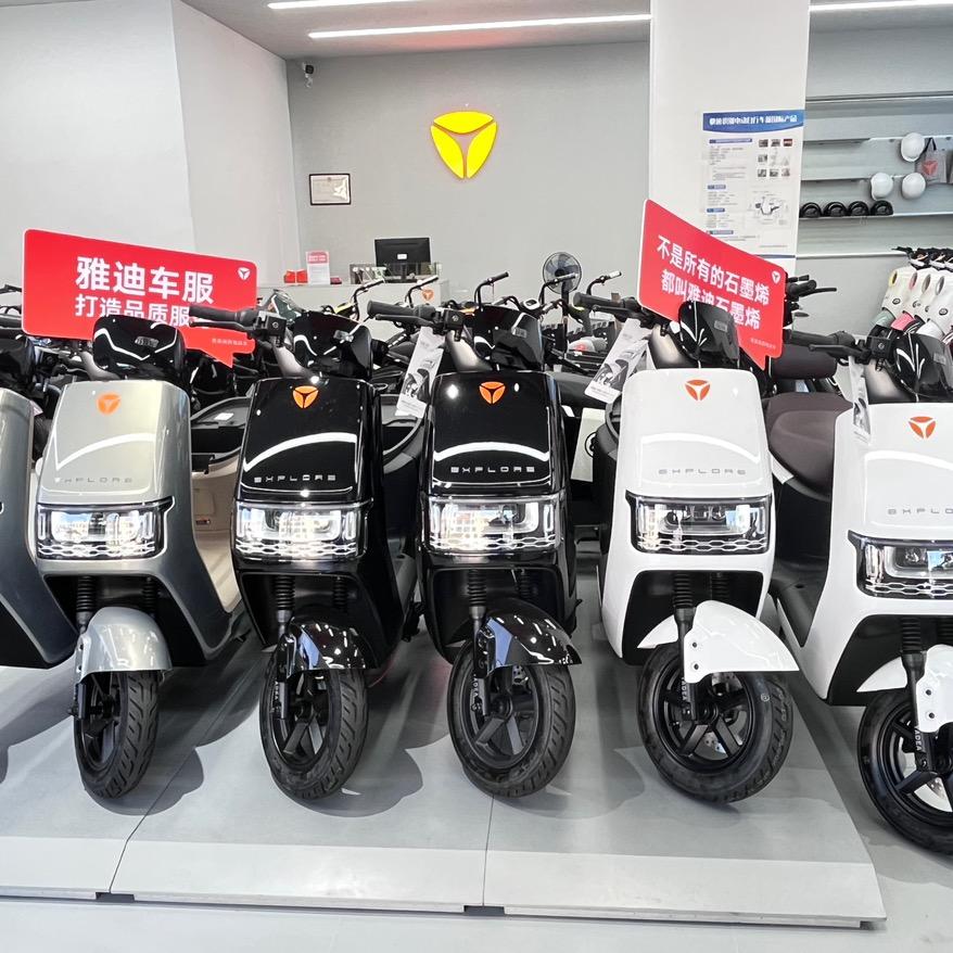 桥头路和电动自行车店