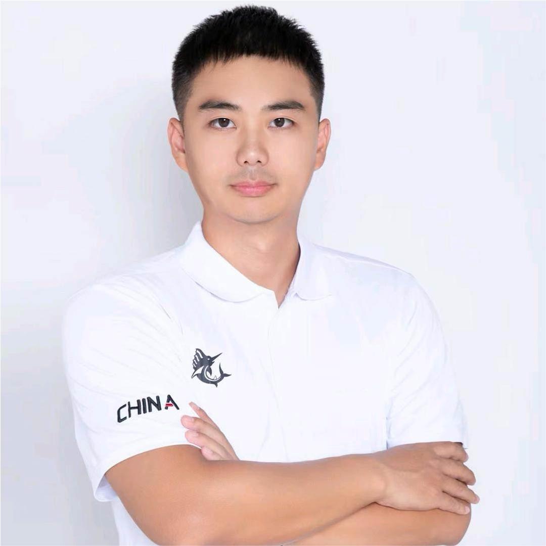 正经的陈教练