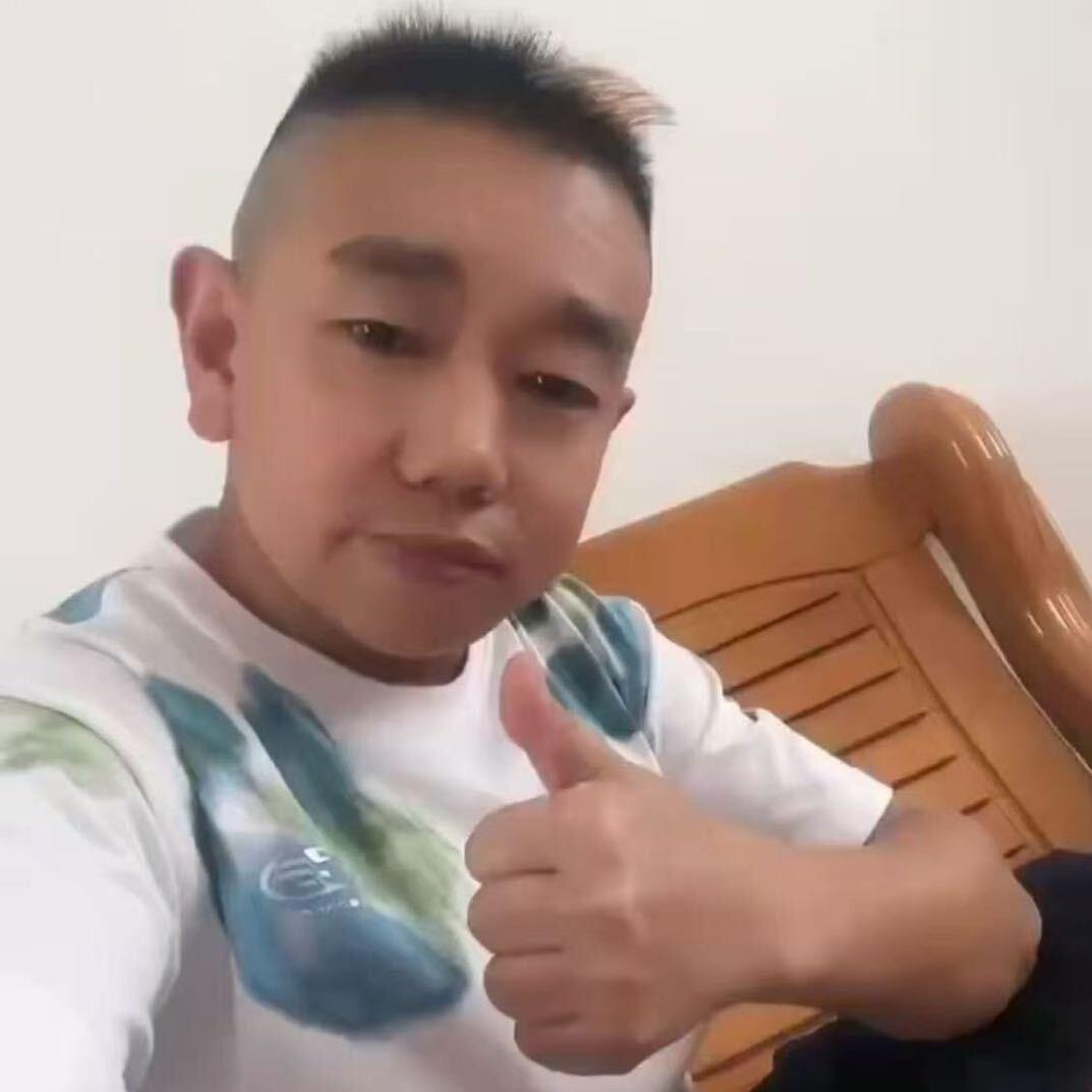 骑驴的帅哥