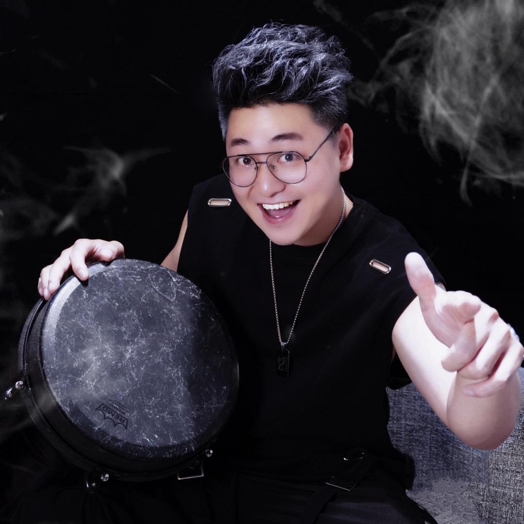 毅伦先生非洲鼓