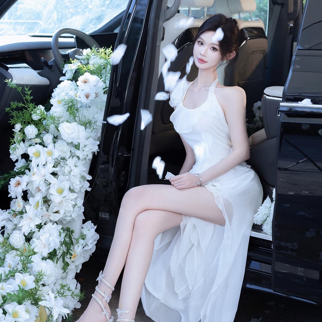 腼腆小美