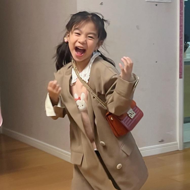 六月小姐姐