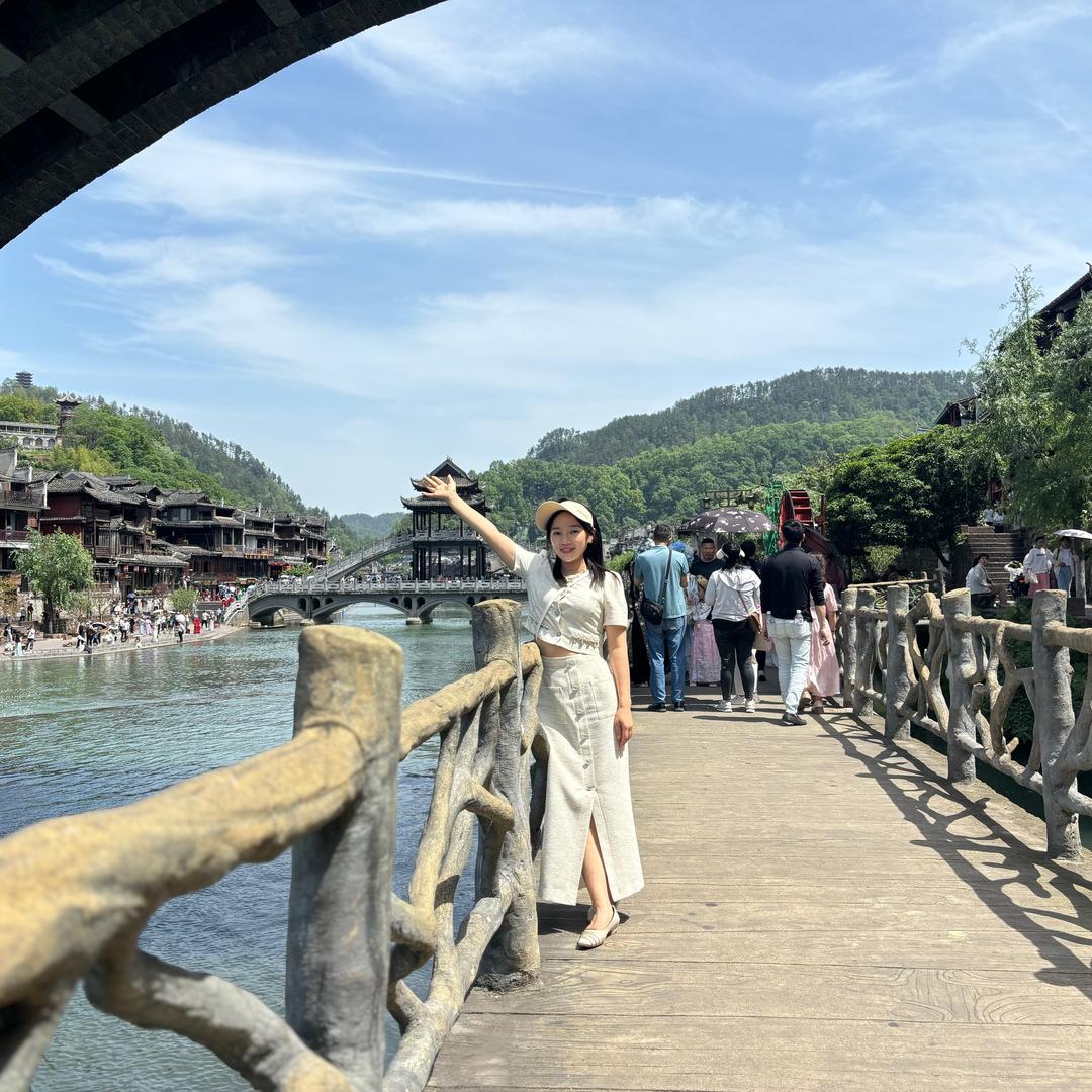 是丽丽吖
