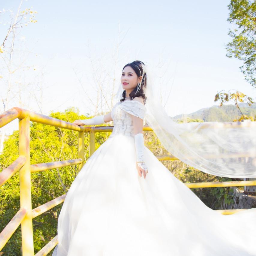 老婆姓杨，我姓陈，我们网名是阳光果粒橙