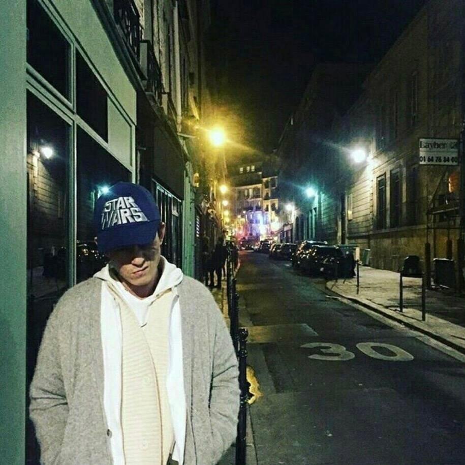 ☻