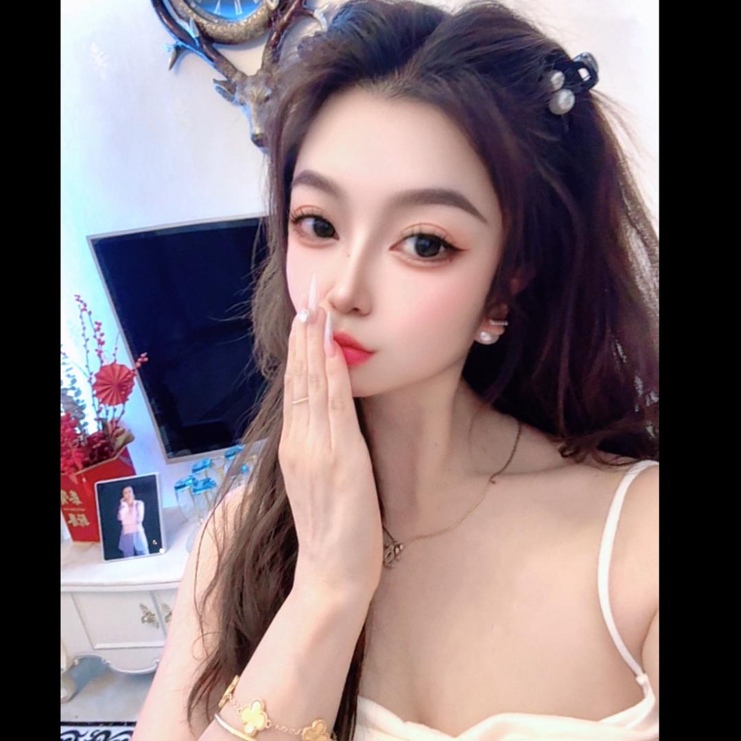 以希