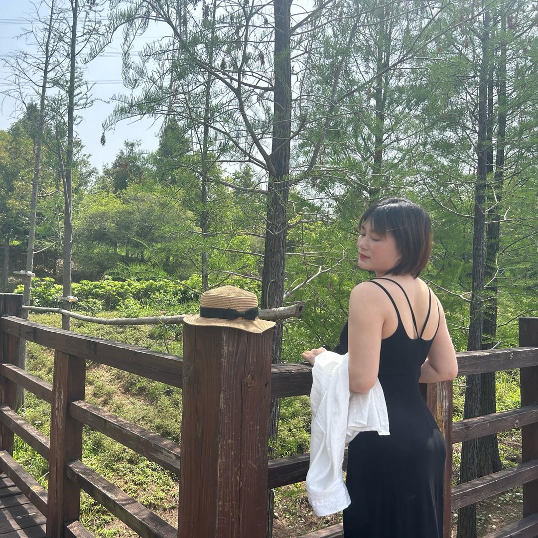 小何