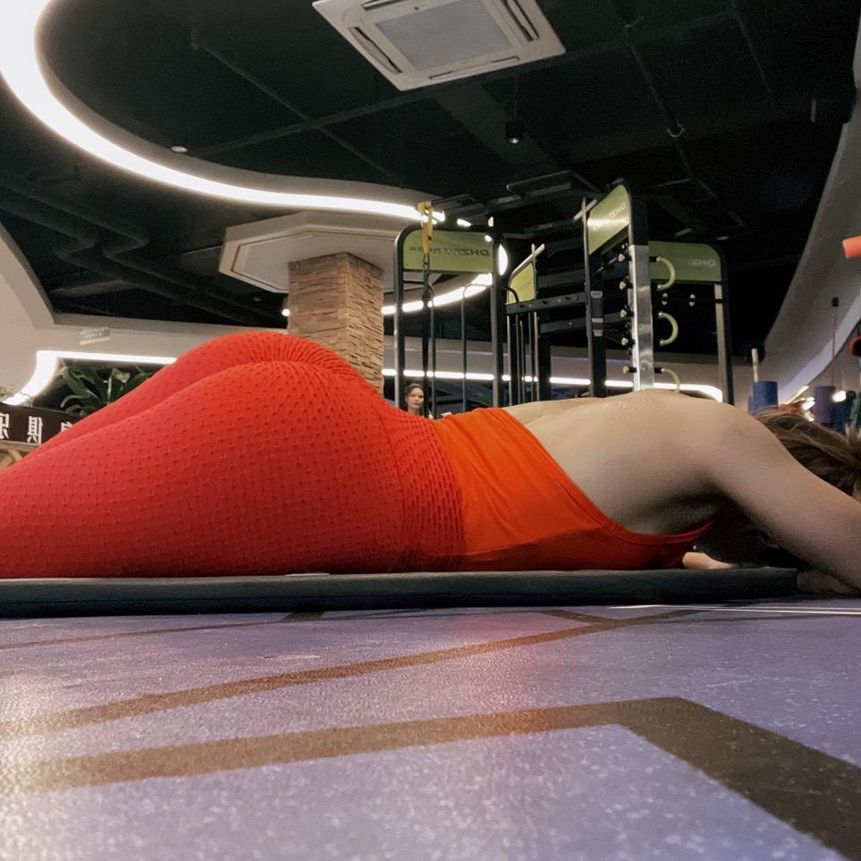 爱锻炼的女孩，