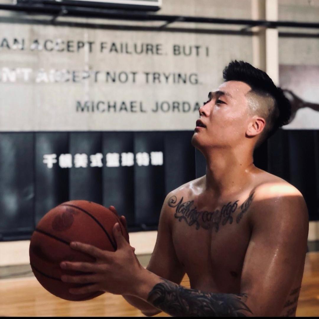 只穿1⃣️号球衣