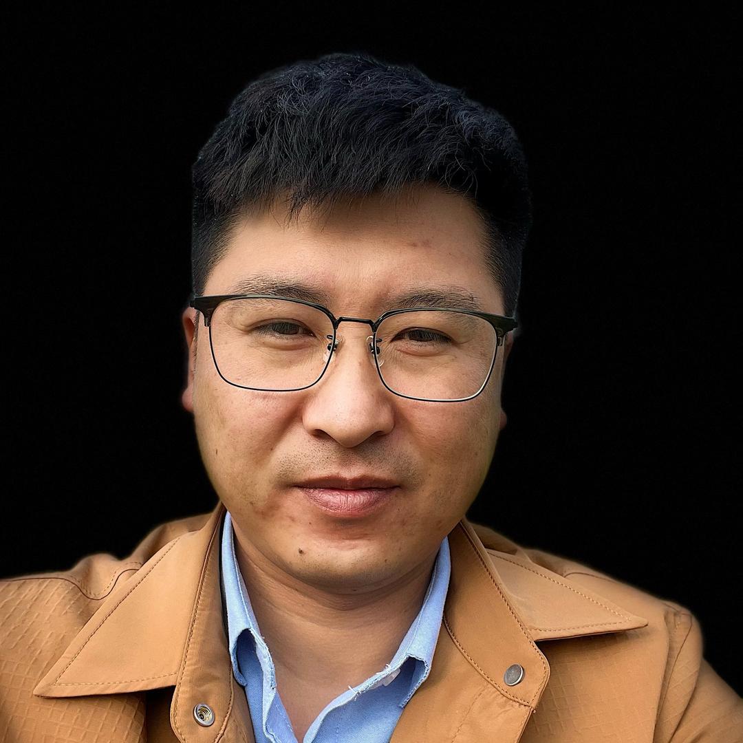 在广德散养黑猪的郭先生