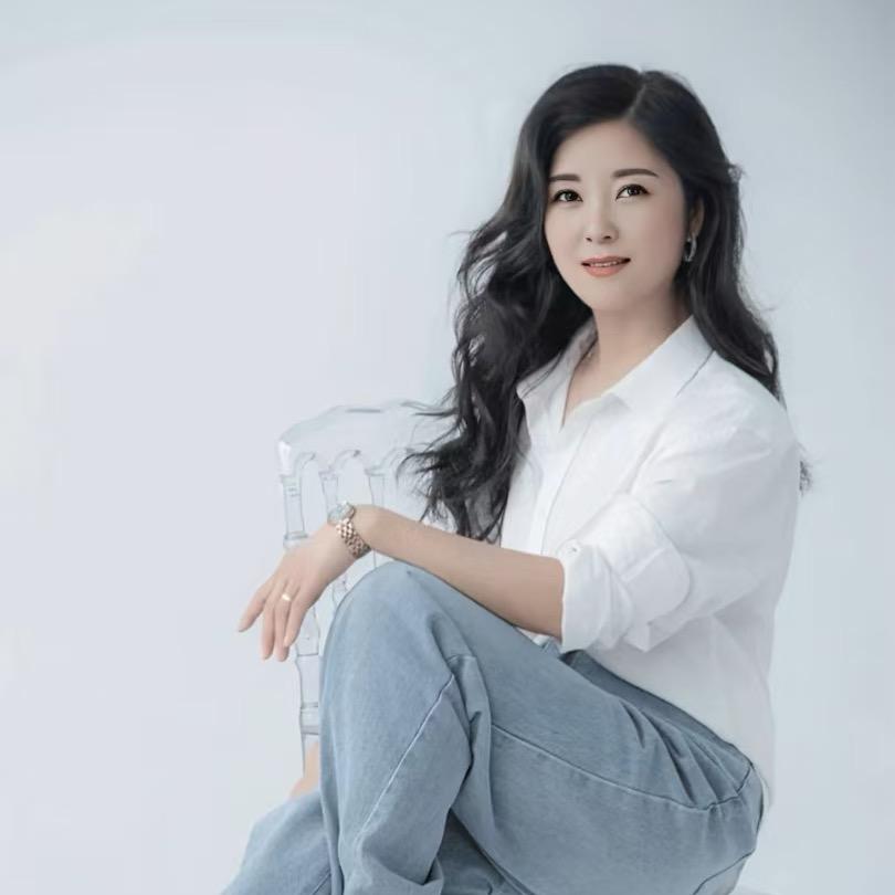 Alaia ：晓静