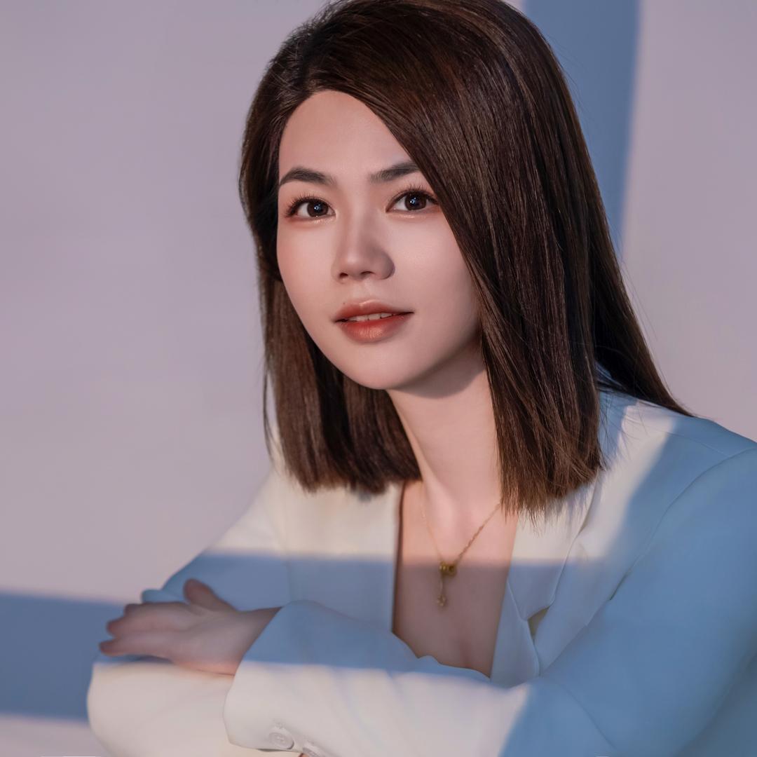 何小河乛䡾䦴薍靉鏩璾