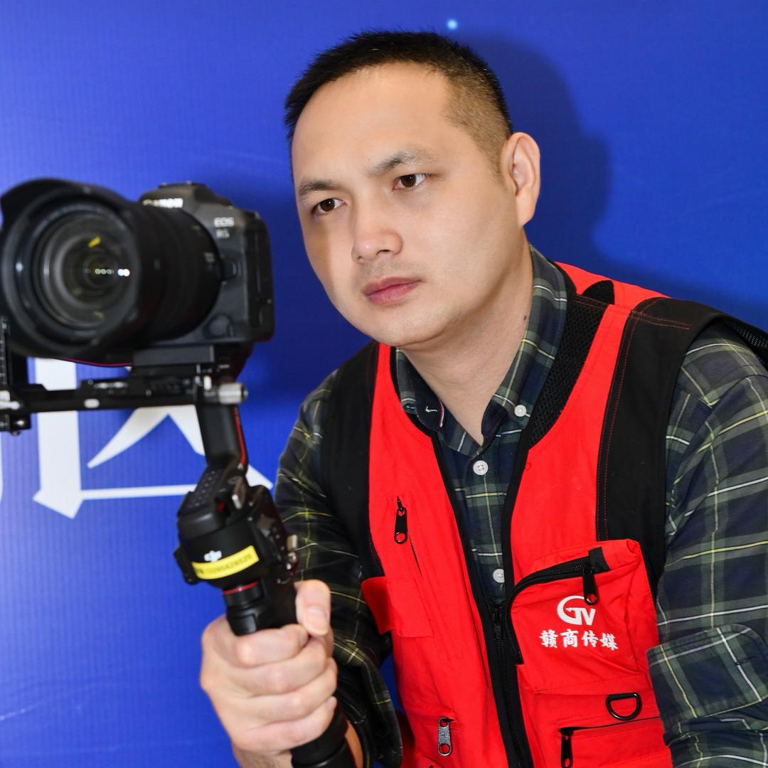 摄影老梁