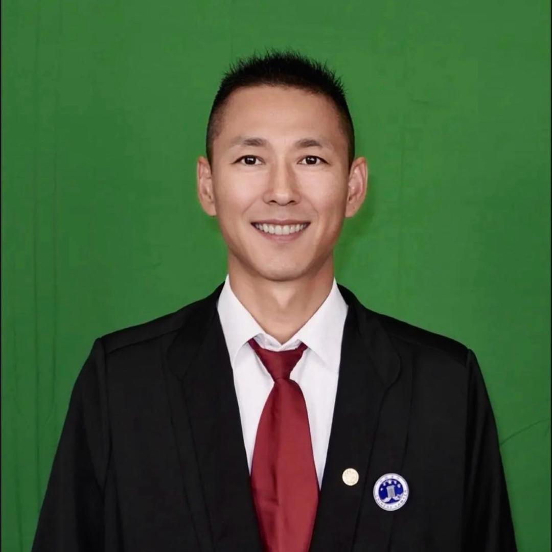 薛焱锋  律师