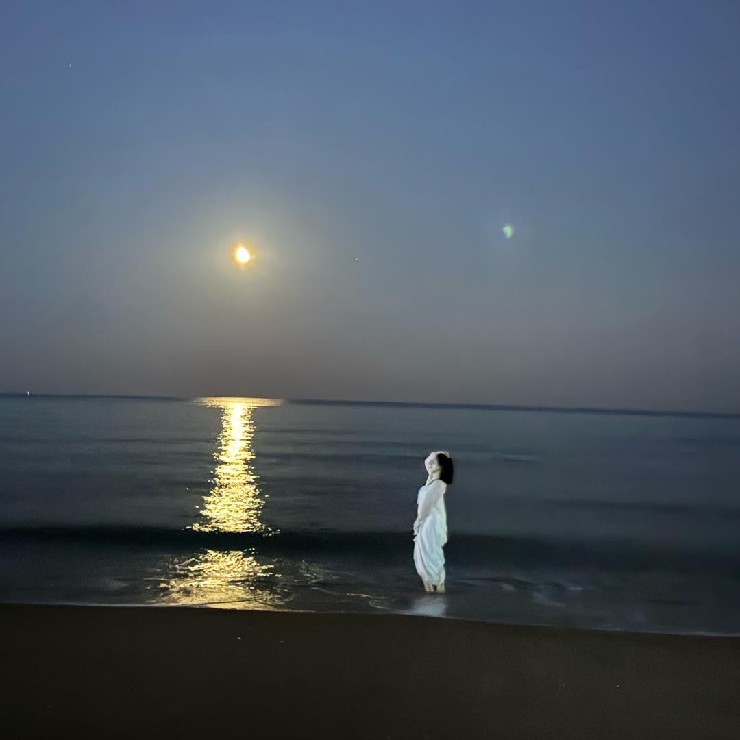 背后