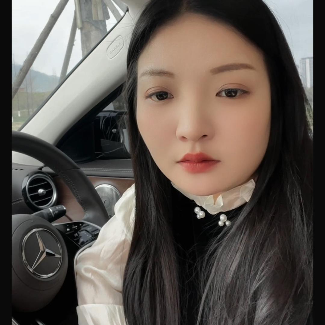 佳佳，