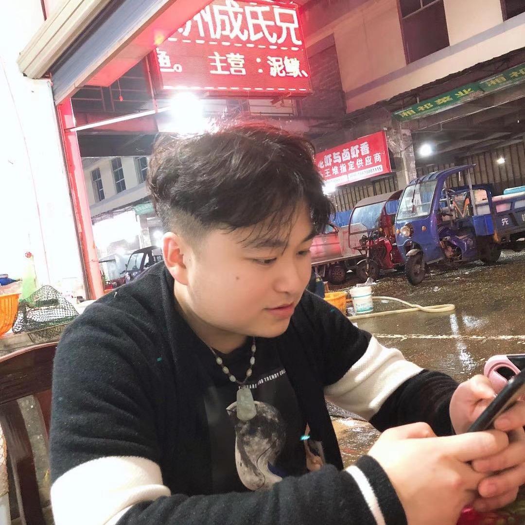 卖泥鳅的90后小伙