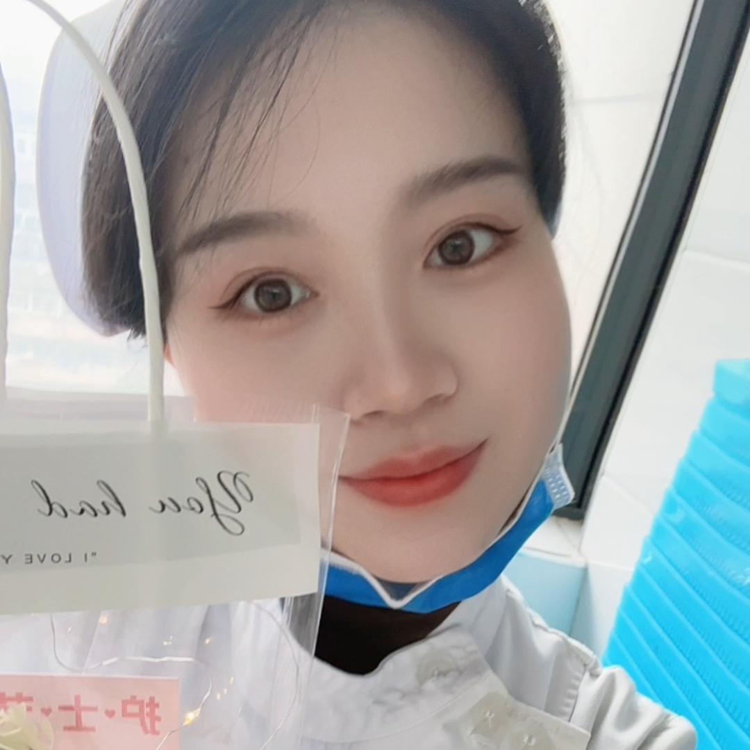 护士👉小吴