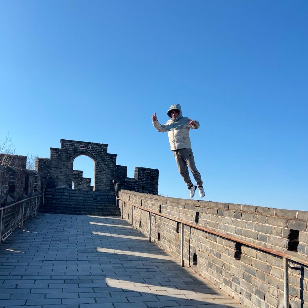 还在假装