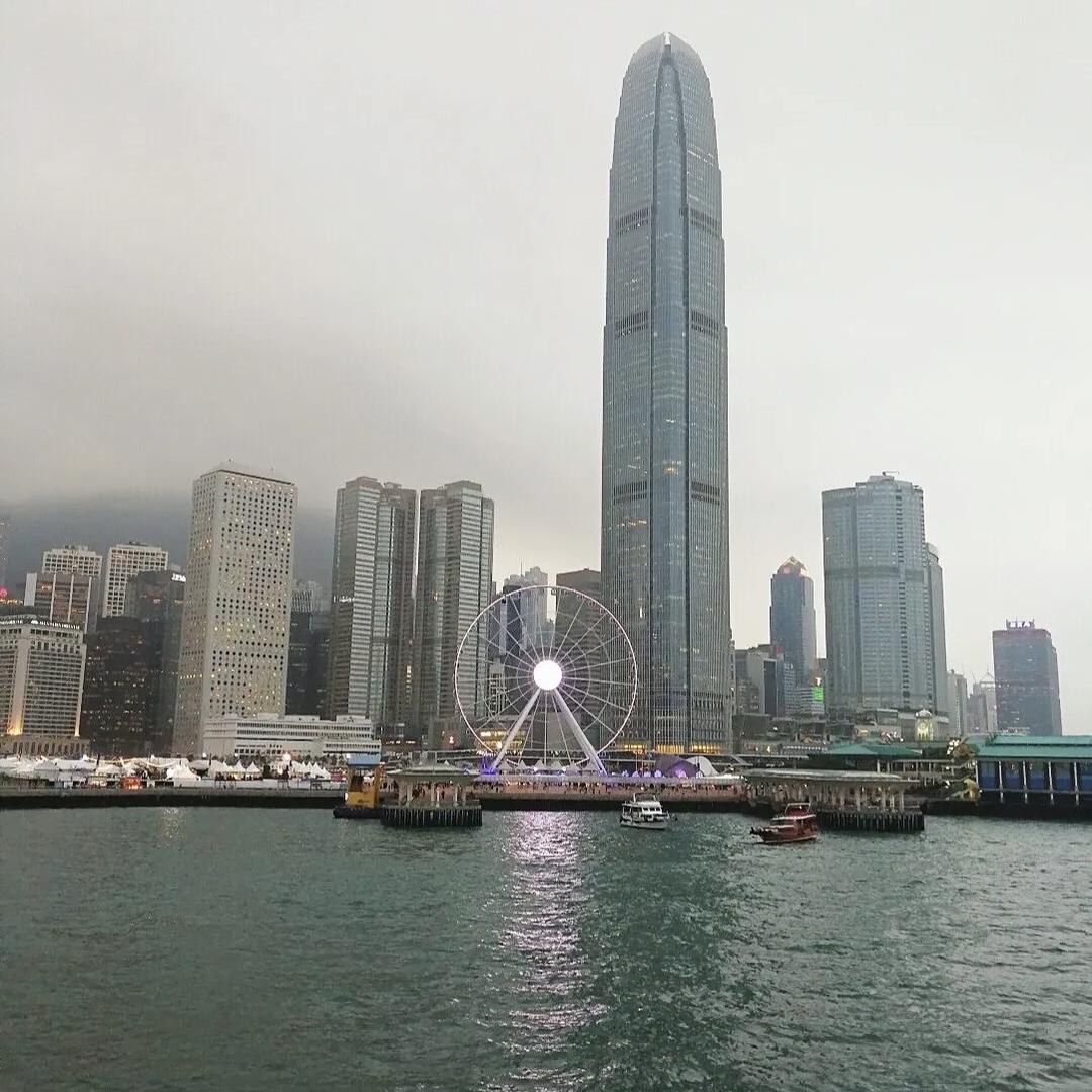 empcoos贸有服饰专卖店