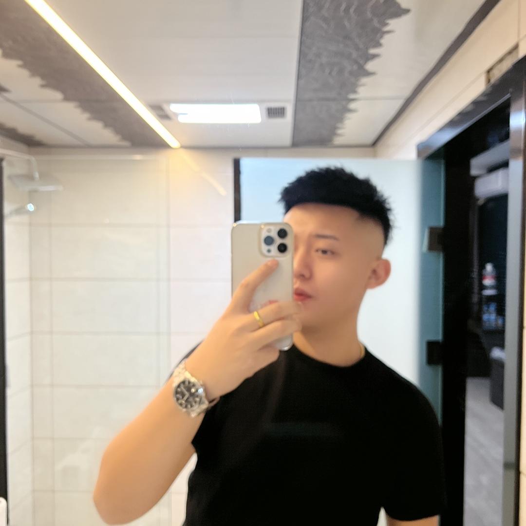8月